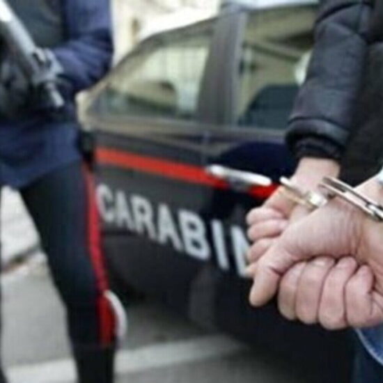 Latitante da agosto trovato nascosto nell’armadio della sorella: arrestato