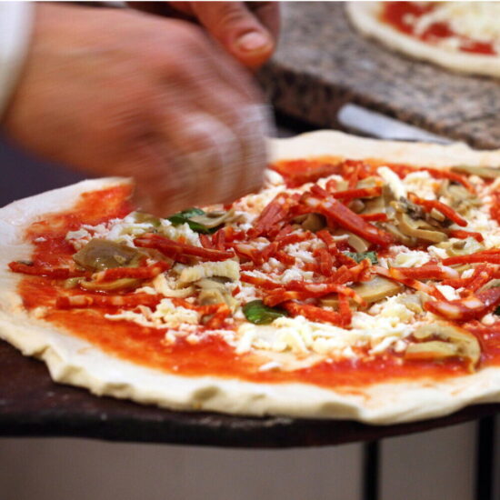 Dove si mangia la Margherita più buona d’Italia? La classifica delle 100 migliori pizzerie