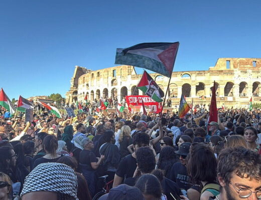 Manifestazione ProPal a Roma con 600mila persone imbratta statua di Wojtyla e scatena le critiche di Meloni