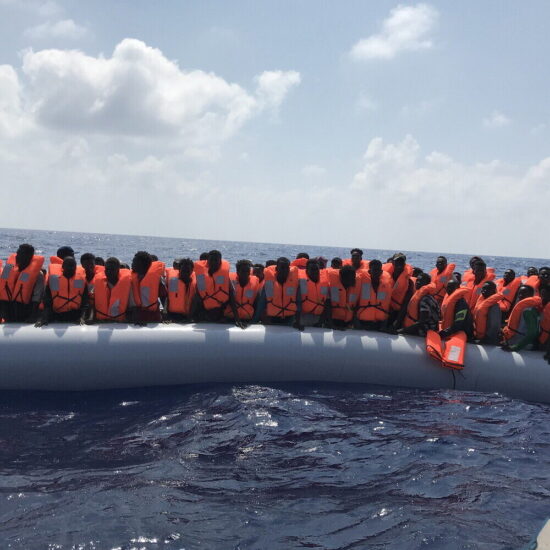 Naufragio in Tunisia: 40 morti, tra cui neonati, nel naufragio di migranti