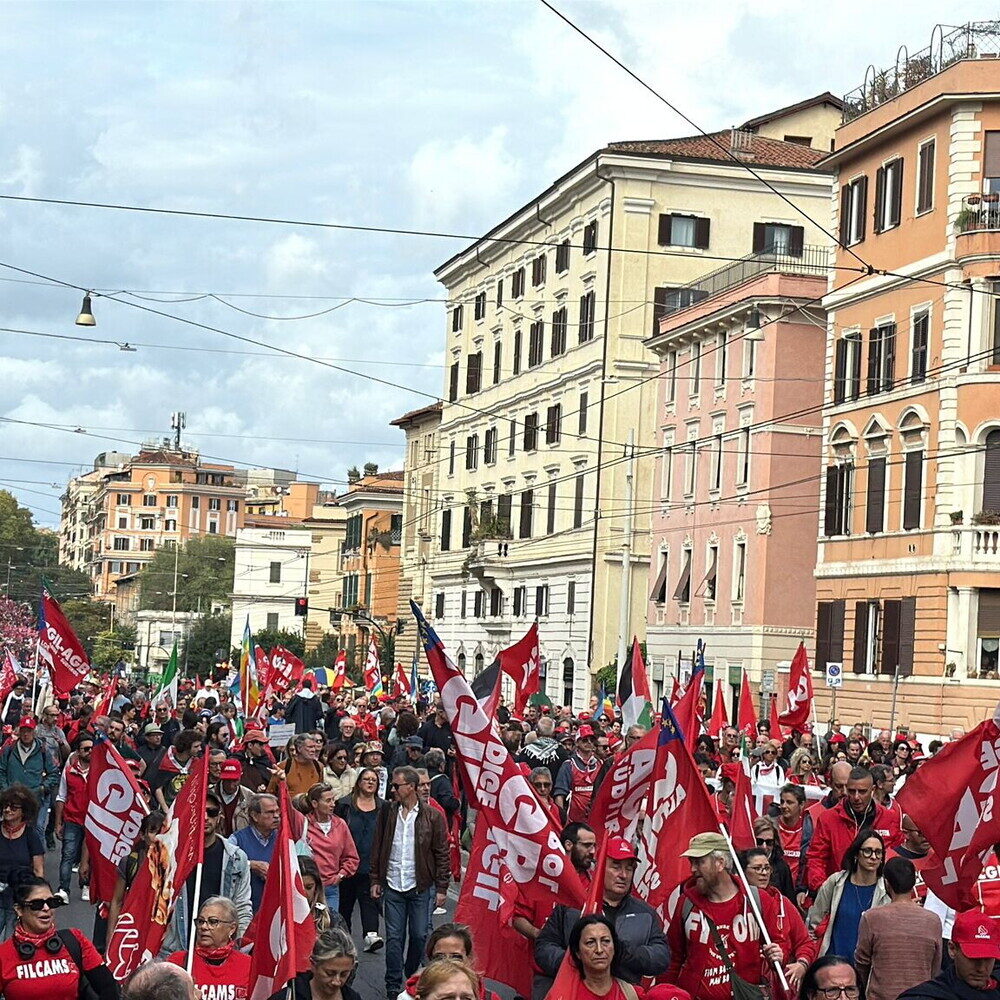 Corteo CGIL Roma Landini minaccia sciopero se legge di bilancio non cambia