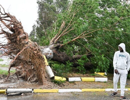 Uragano Melissa declassato a categoria 4: allerta massima per Cuba dopo il disastro in Giamaica