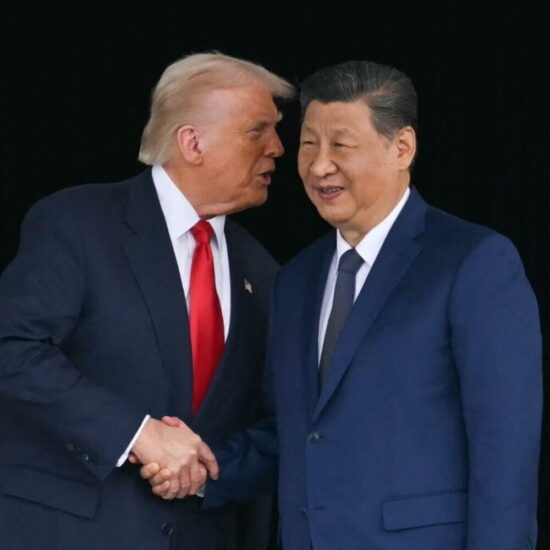 Trump e Xi incontro storico Accordo su terre rare e commercio annunciato