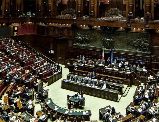 Lega propone tetto alle nuove abilitazioni per parrucchieri e barbieri: multe fino a 50mila euro