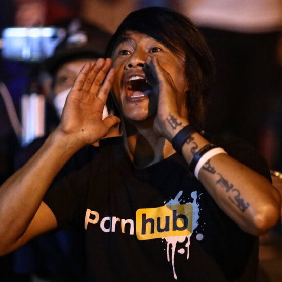 Blocco Agcom a 48 siti porno: come funziona la nuova verifica dell’età