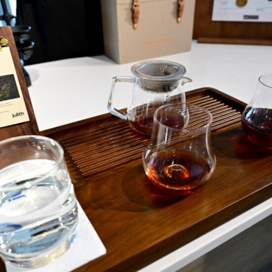 Dubai serve la tazza di caffè più costosa al mondo a 850 euro con il Nido 7 Geisha