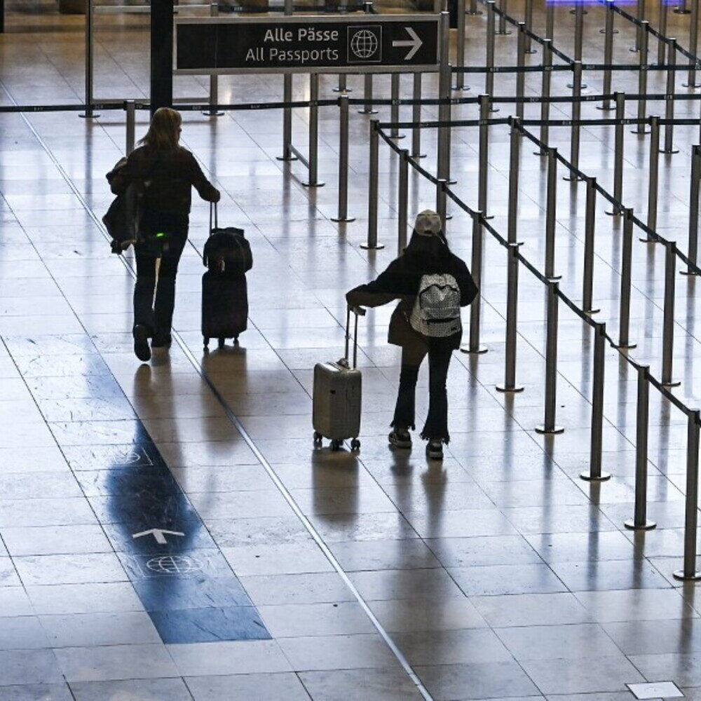 Allarme droni a Berlino: voli sospesi per due ore all'aeroporto Brandeburgo