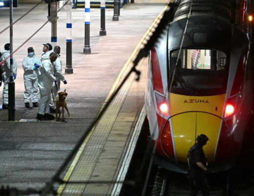 Attacco sul treno del Cambridgeshire: cosa sappiamo (e cosa non sappiamo) sull’accoltellamento