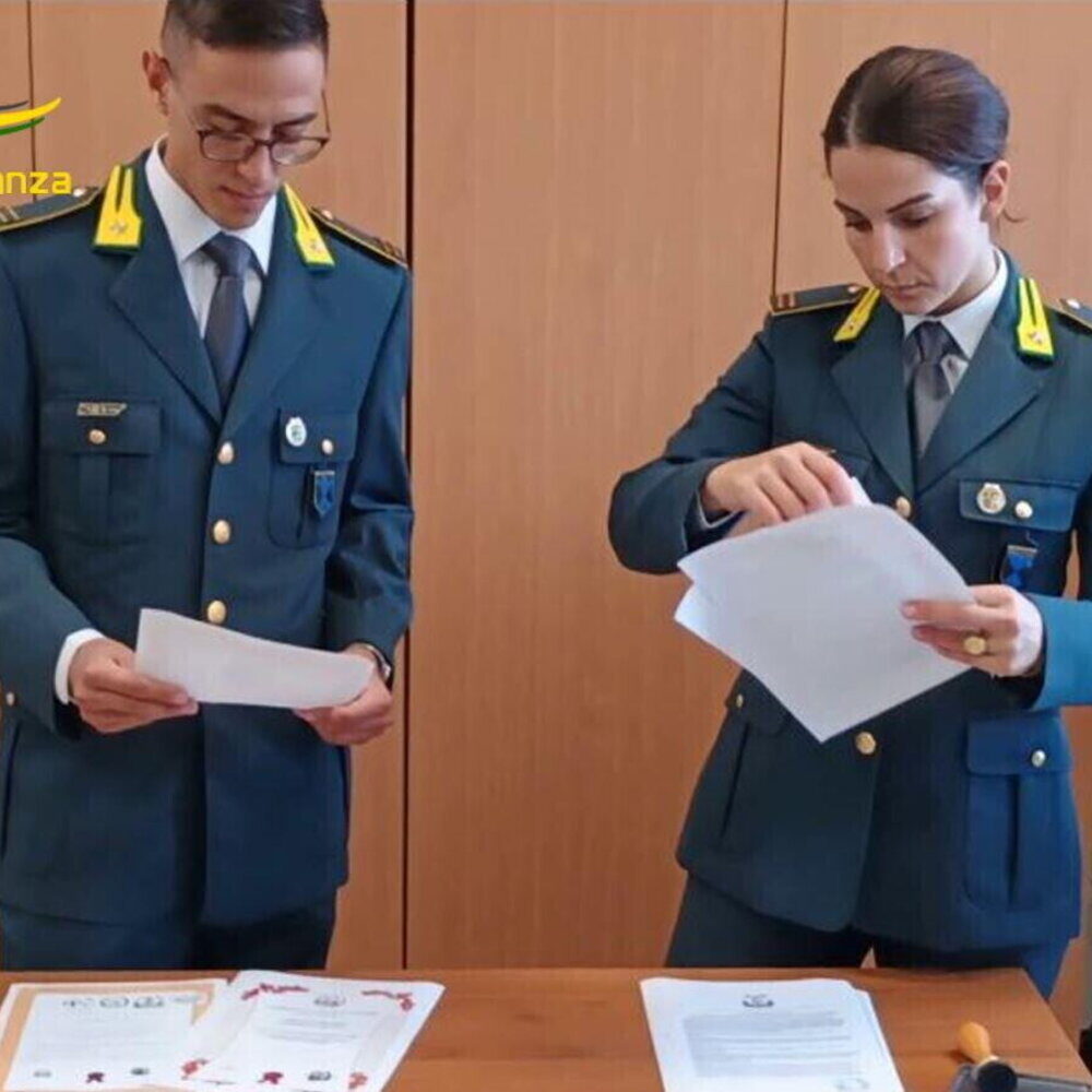 Guardia di Finanza Milano multa 100 compagnie aeree per evasione fiscale sui voli privati