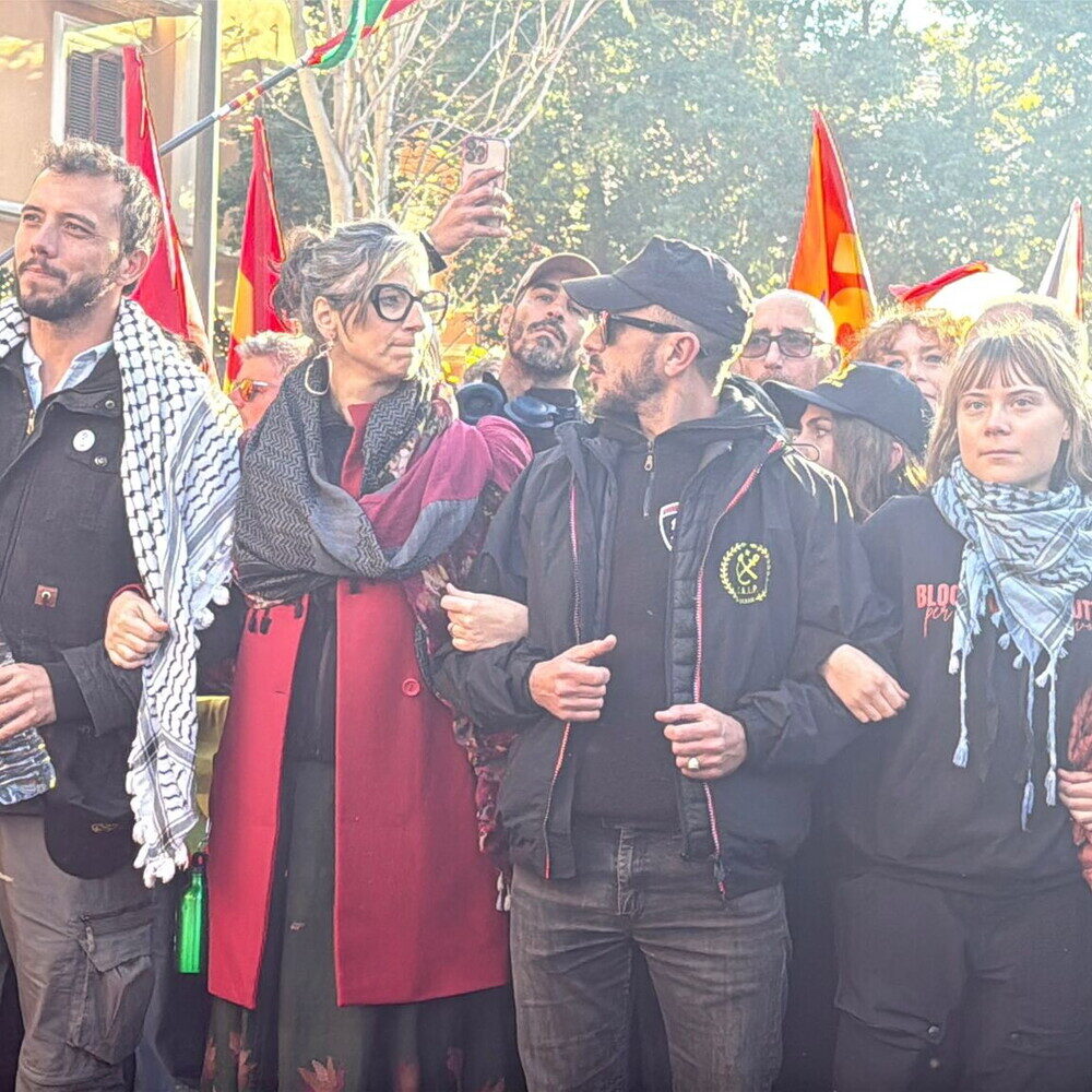 Greta Thunberg a Roma guida il corteo pro Palestina e contro la finanziaria di Meloni